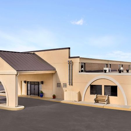 Super 8 By Wyndham Chambersburg I-81 Hotell Exteriör bild