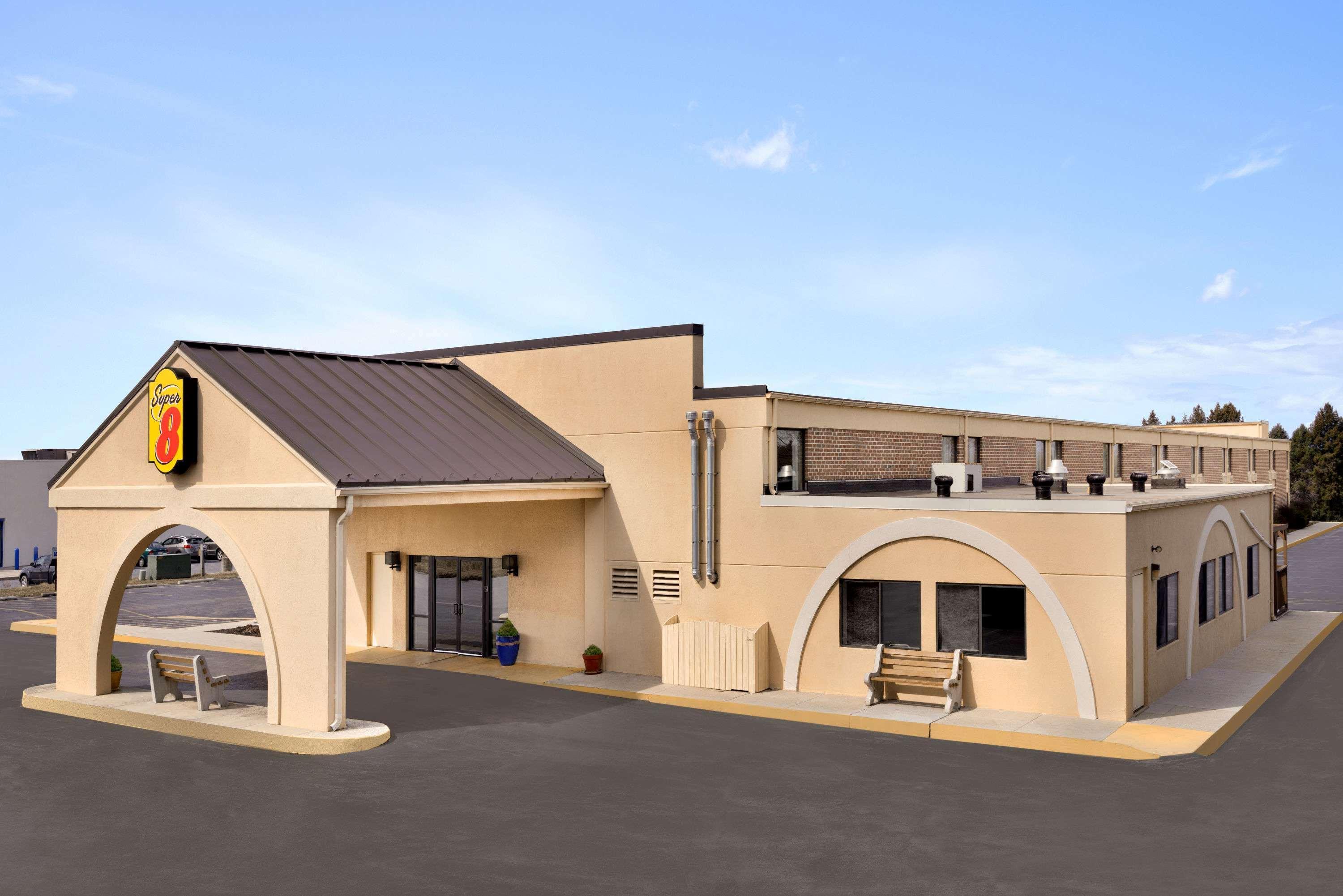 Super 8 By Wyndham Chambersburg I-81 Hotell Exteriör bild