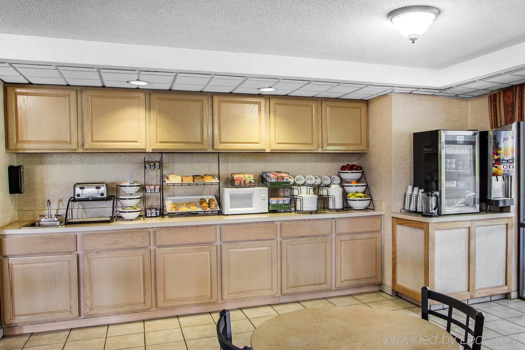 Super 8 By Wyndham Chambersburg I-81 Hotell Exteriör bild