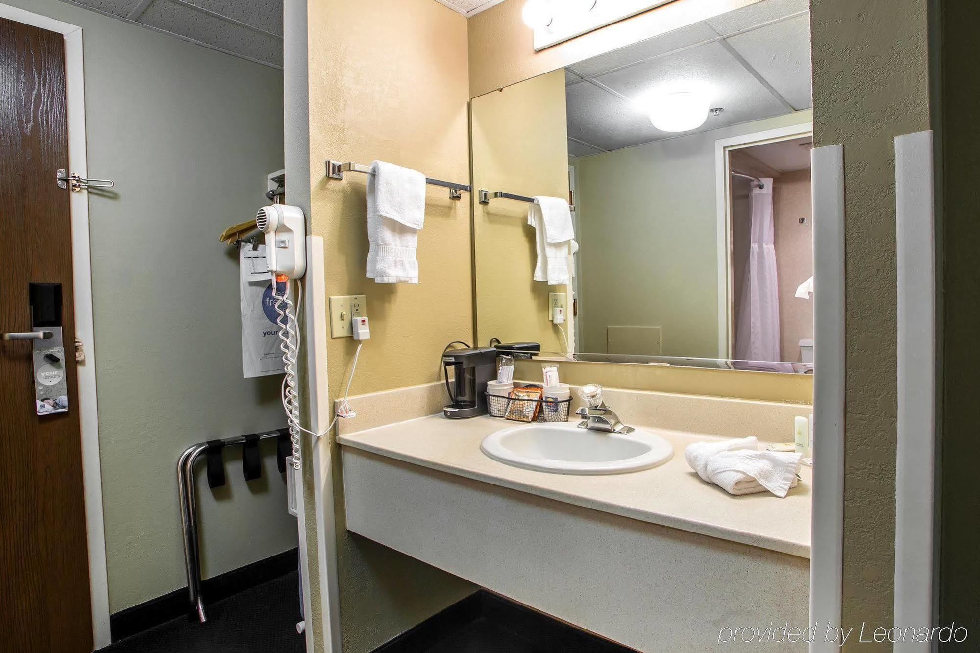 Super 8 By Wyndham Chambersburg I-81 Hotell Exteriör bild