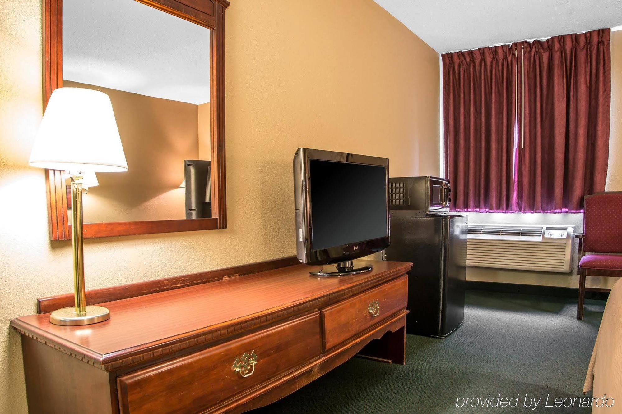 Super 8 By Wyndham Chambersburg I-81 Hotell Exteriör bild