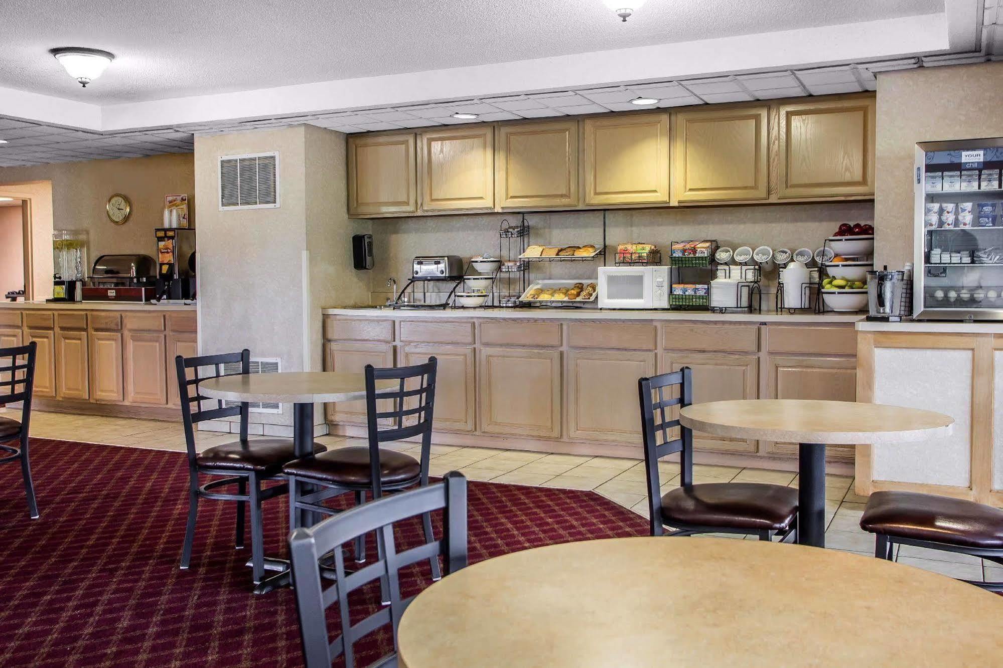 Super 8 By Wyndham Chambersburg I-81 Hotell Exteriör bild